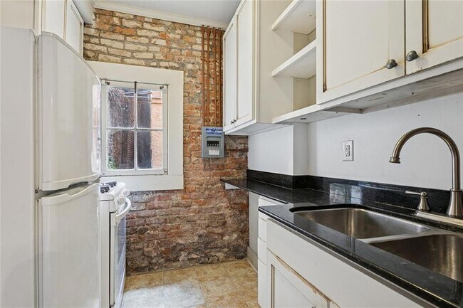 Building Photo - 1112 Royal St