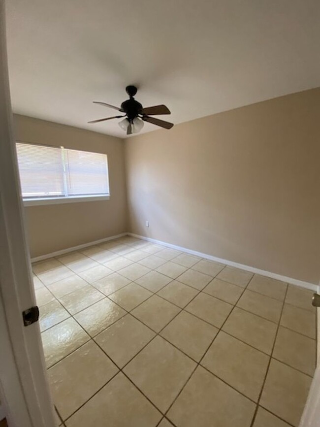 Building Photo - Three Bedroom One Bath - Bartow - Fenced b...