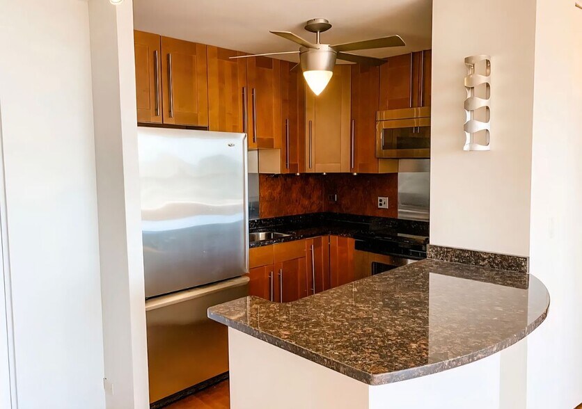 Building Photo - 70 W Burton Pl