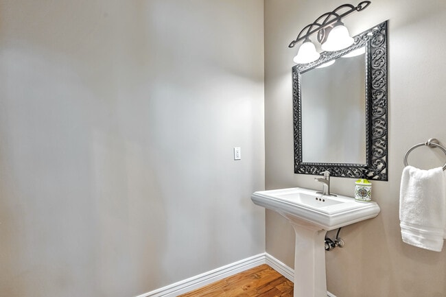 Building Photo - 1306 E 5250 S