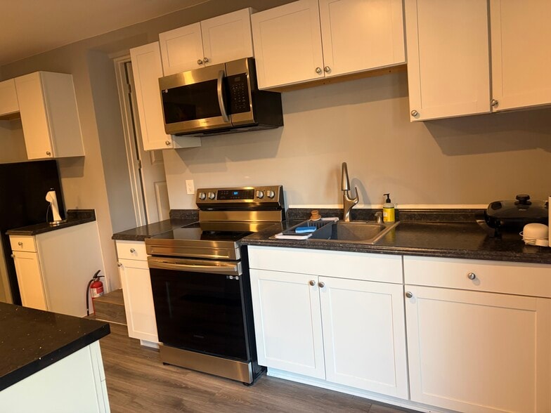 Kitchen - 433 S Fairview St