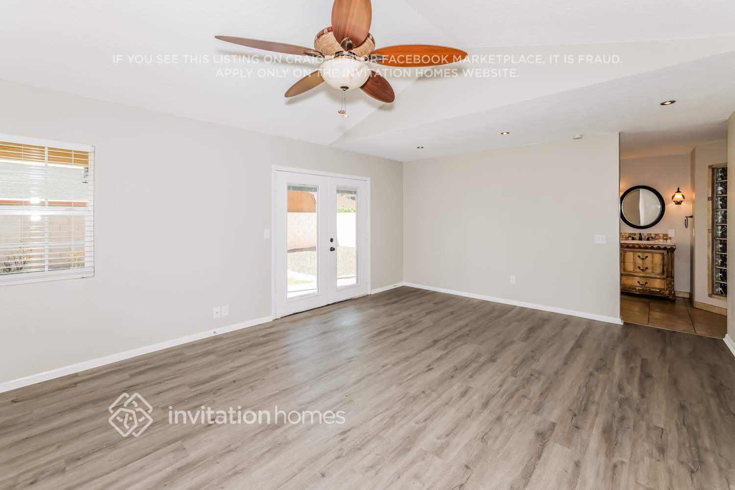 Building Photo - 7125 W Laurel Ln