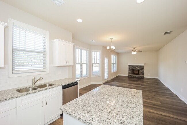 Building Photo - 425 Flowery Branch Ct