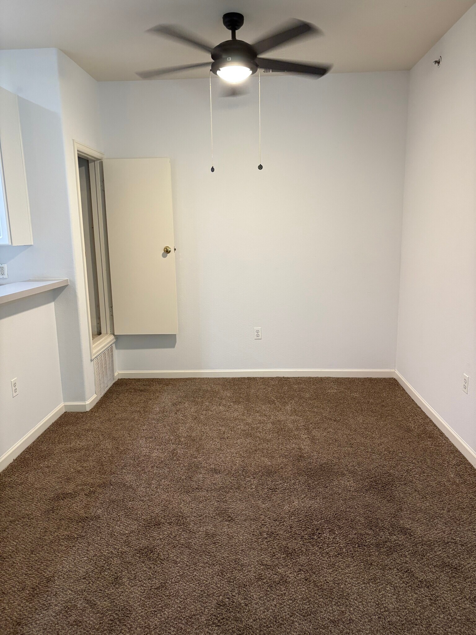 Dining nook - 550 Mohawk Dr