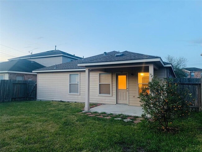 Building Photo - 19319 Christine Crossing Dr