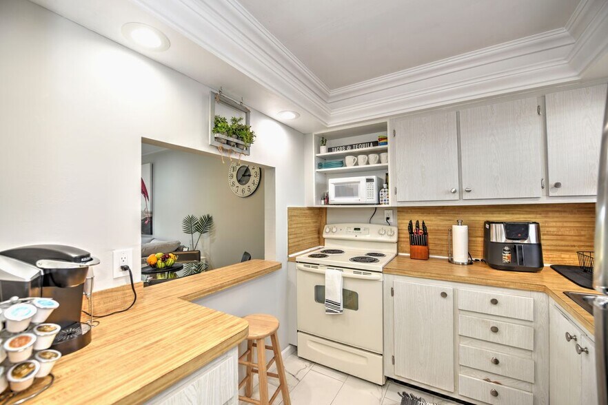 Building Photo - 170 Turtle Lake Ct