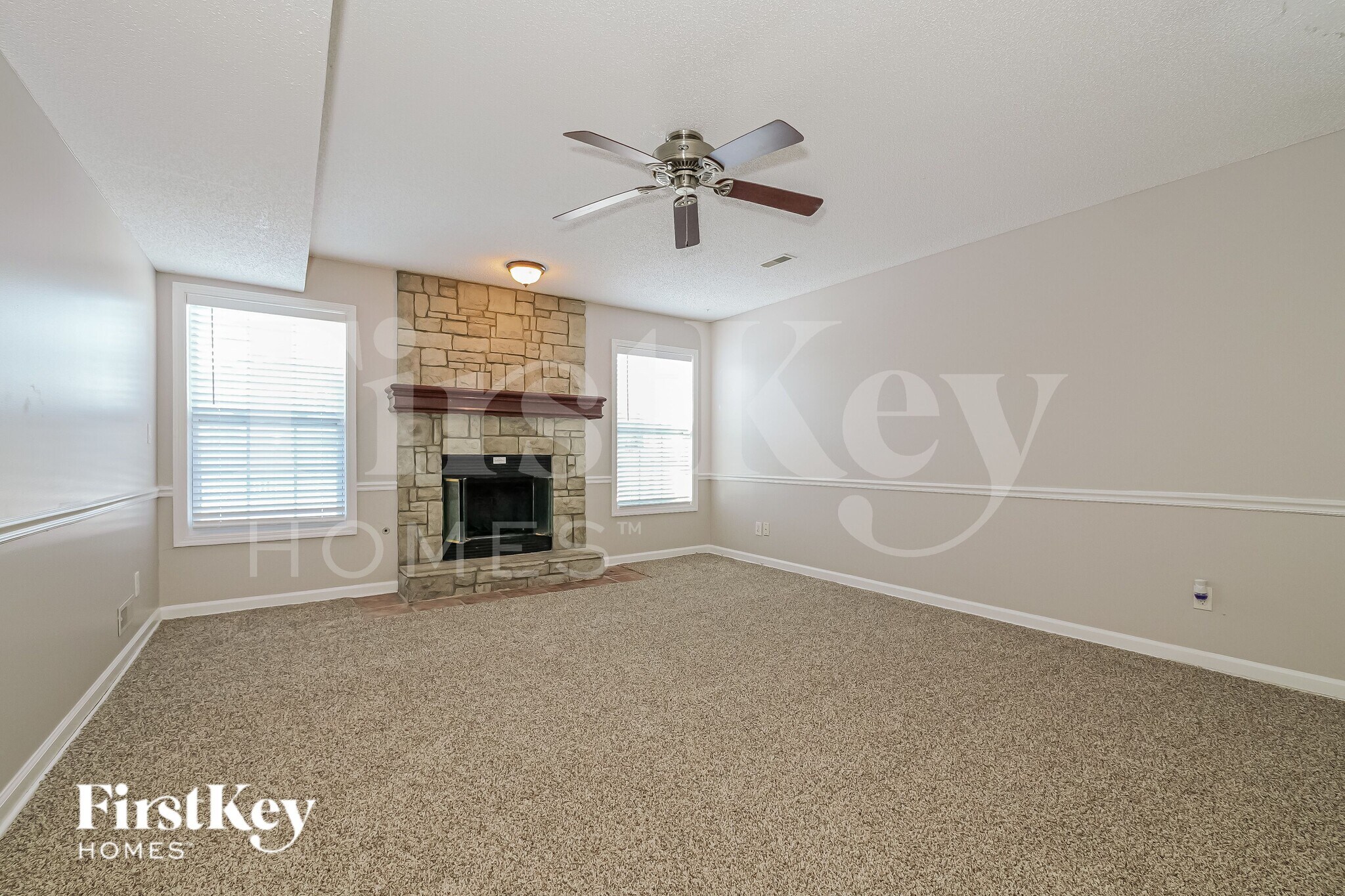 Building Photo - 409 Sandra Ln