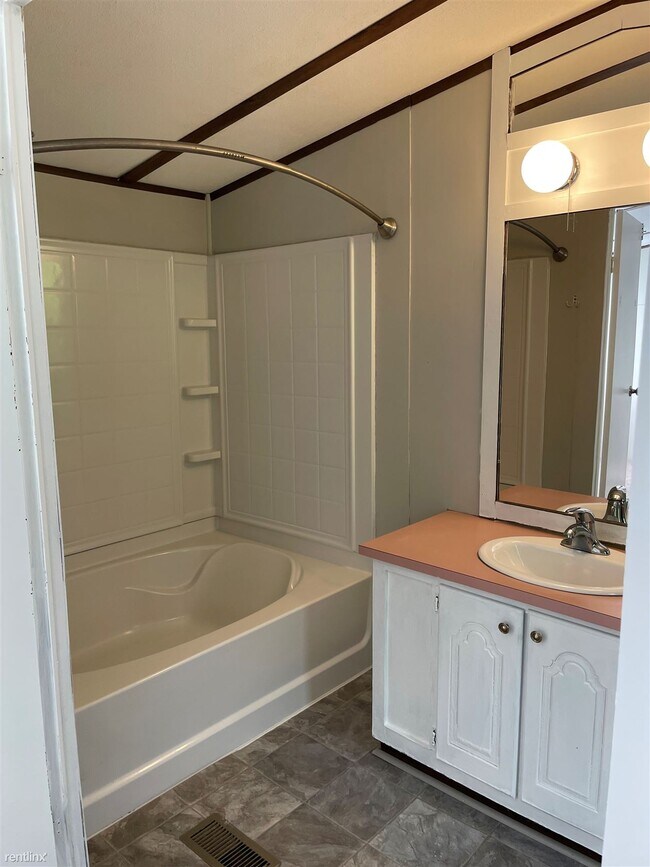 Building Photo - 3 br, 2 bath Mobile Home - 718 Reedy O Smi...