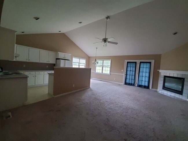 Building Photo - 3 Bedroom On Cul-de-sac, East Side Location