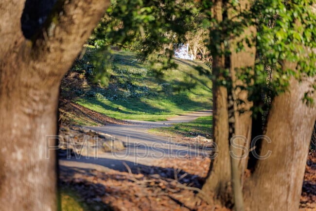 Building Photo - 204 E Park Ave