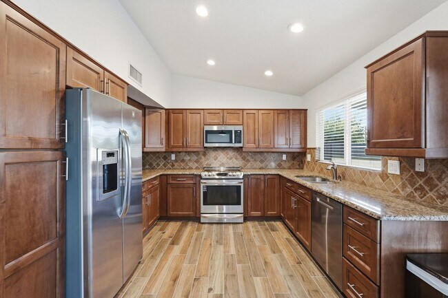 Building Photo - 4 Bed Home in Scottsdale Quarter!!