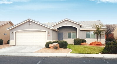 Building Photo - Great home located in Desert Sands @ Painted Desert.