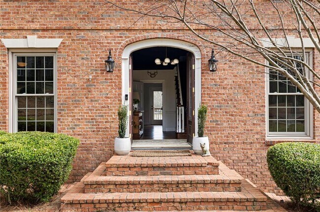 Building Photo - 2270 Emerald Dr