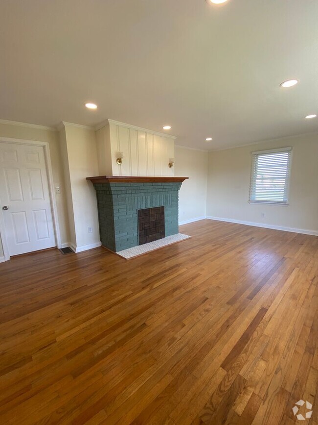 Building Photo - Adorable 4 bedroom 2.5 bath house in Athen...