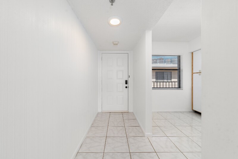 Building Photo - 896 N Federal Hwy