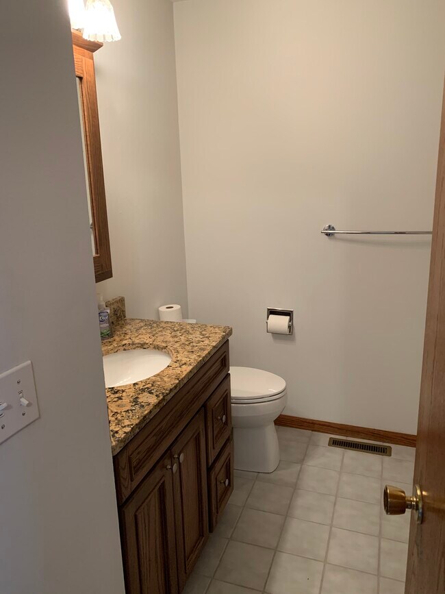 Building Photo - 4208 Mt Vernon Rd SE