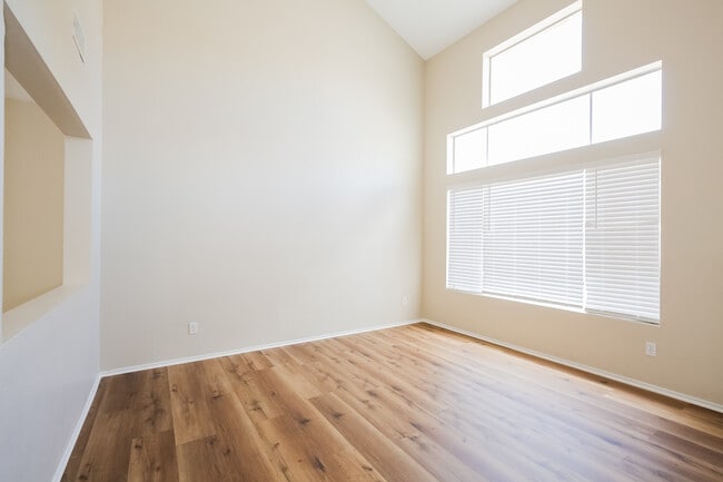 Building Photo - 1575 Bent Arrow Dr