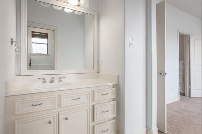 Building Photo - 4523 Maple St