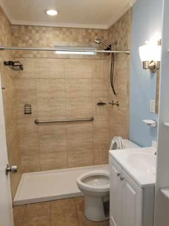 Building Photo - Pre-leasing!! August 1st, 2026 Move in