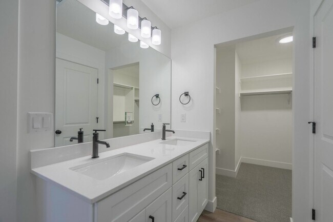 Building Photo - 907 Bright Rdg Ln