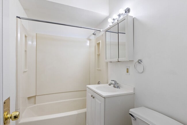 Building Photo - 346 Union Ave LLC