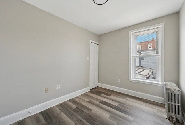Building Photo - 424 N 64th St