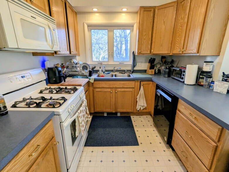 Building Photo - 136 Judd Falls Rd