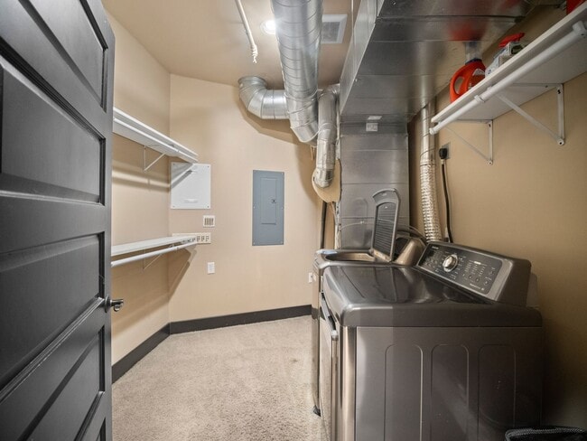 Building Photo - 401 W 1st Ave