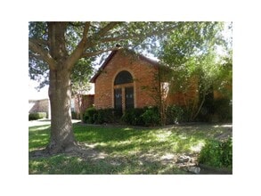 Building Photo - 904 Teakwood Ln