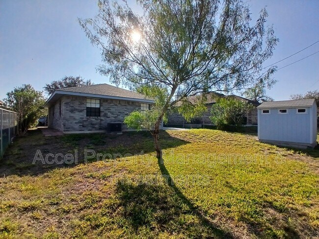 Building Photo - 3601 Mina De Oro