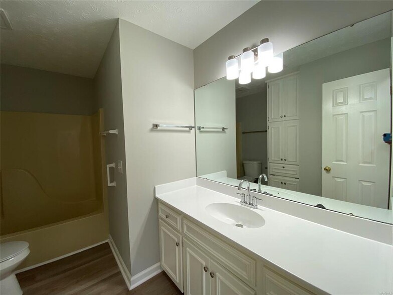 Building Photo - 514 Saddlewood Dr