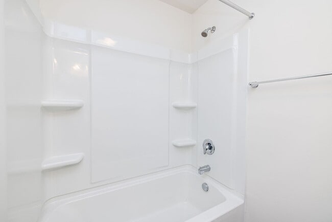 Building Photo - BEAUTIFUL 2 Bedroom Townhome in MIDLAND AVAILABLE MARCH 2026