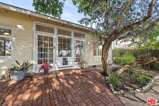 Primary Photo - 2429 Beverley Ave