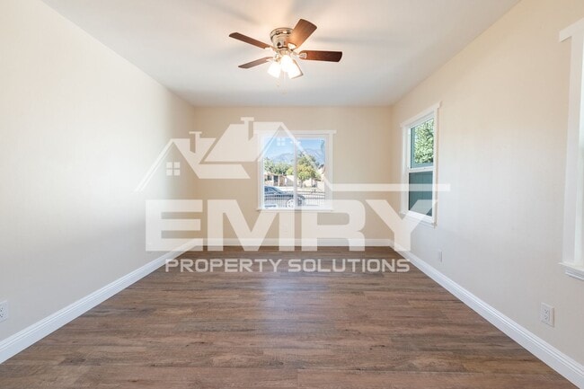 Building Photo - 920 E Elma St