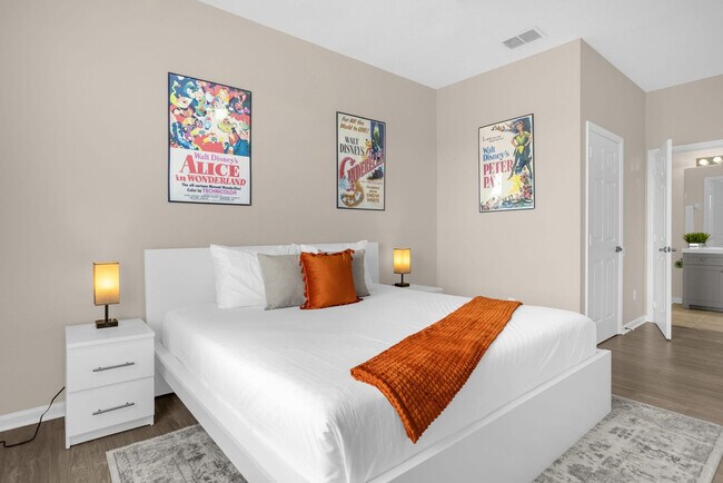 Building Photo - 2307 Silver Palm Dr