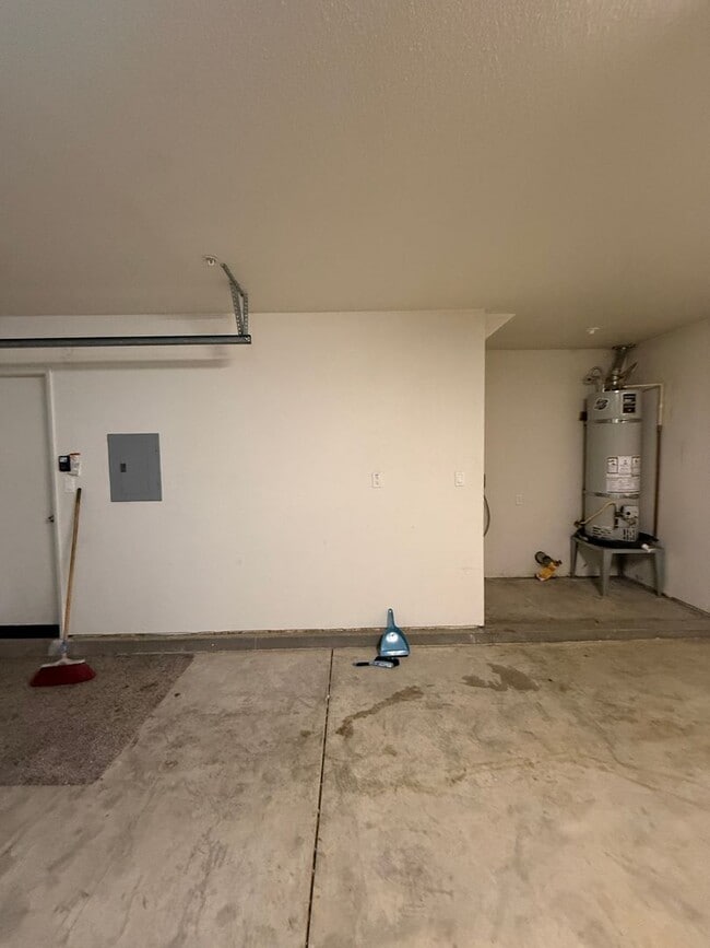 Building Photo - L41900