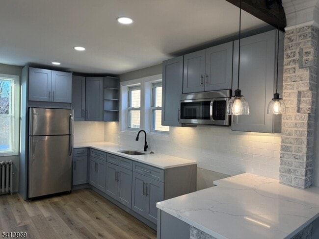 Building Photo - 254 Montclair Ave