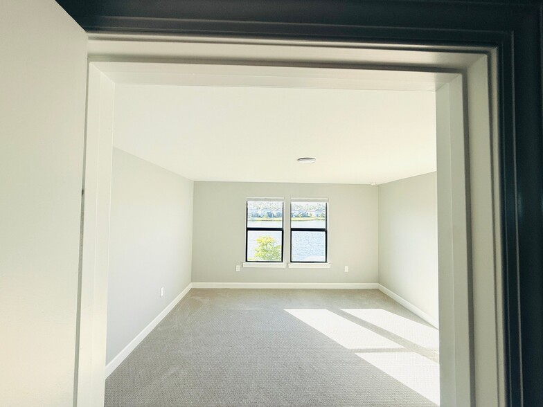 Building Photo - 6256 Baywood Ct