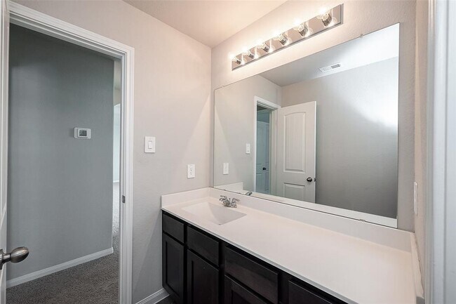 Building Photo - 5619 Brooklyn Rose Dr