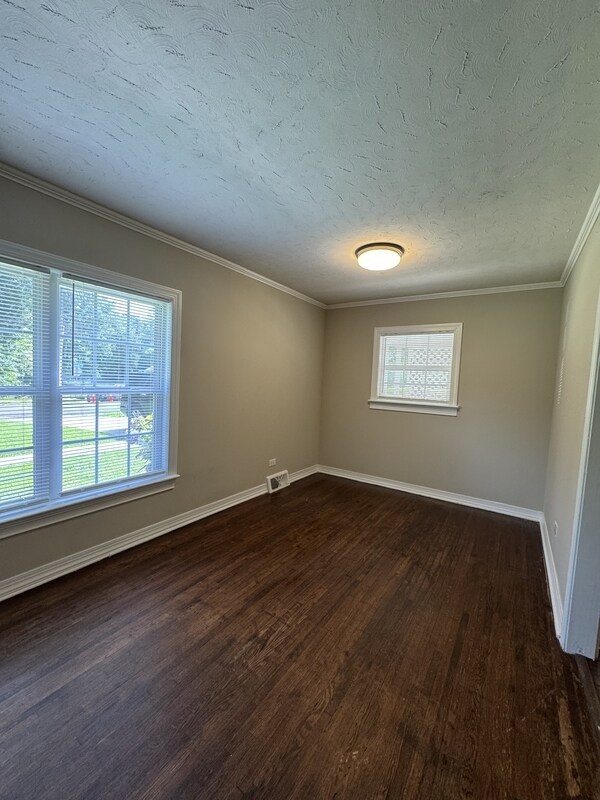 Building Photo - 336 Crestside Dr SE