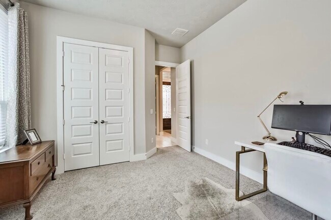 Building Photo - 13219 S Salmon River Cir