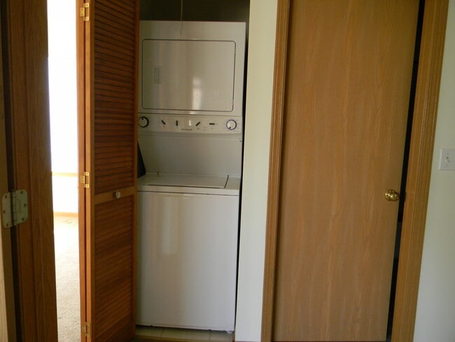 Building Photo - 1542 Sauganash Ct