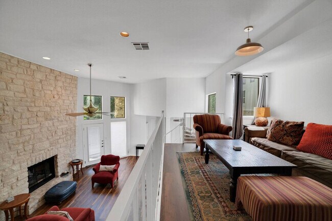 Building Photo - 1 Crystal Springs Ct