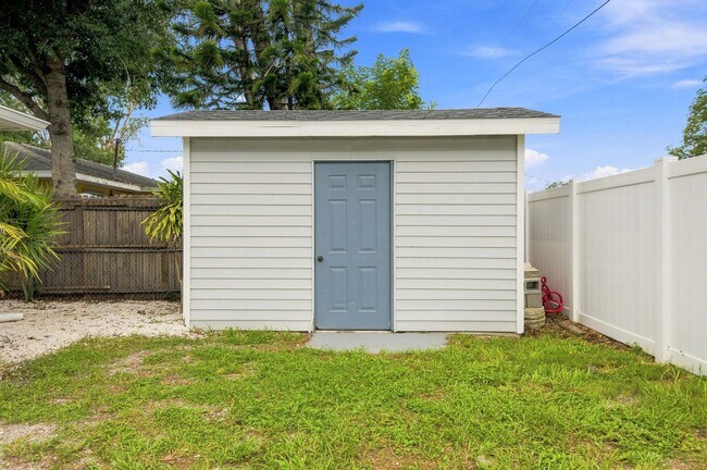 Building Photo - 2953 Oak St