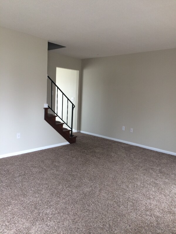 Building Photo - 615 Central Ave