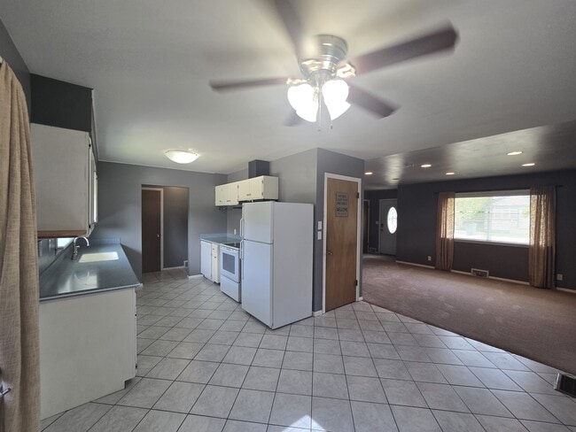 Building Photo - 124 W Water St