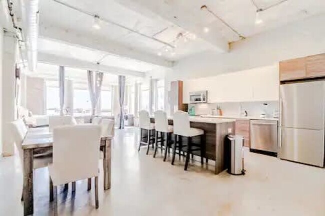 Building Photo - 500 S Ervay St
