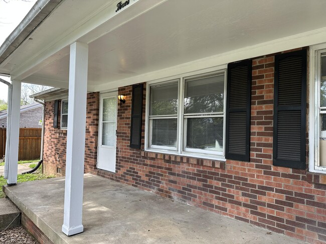 Building Photo - 319 Garden Park Dr