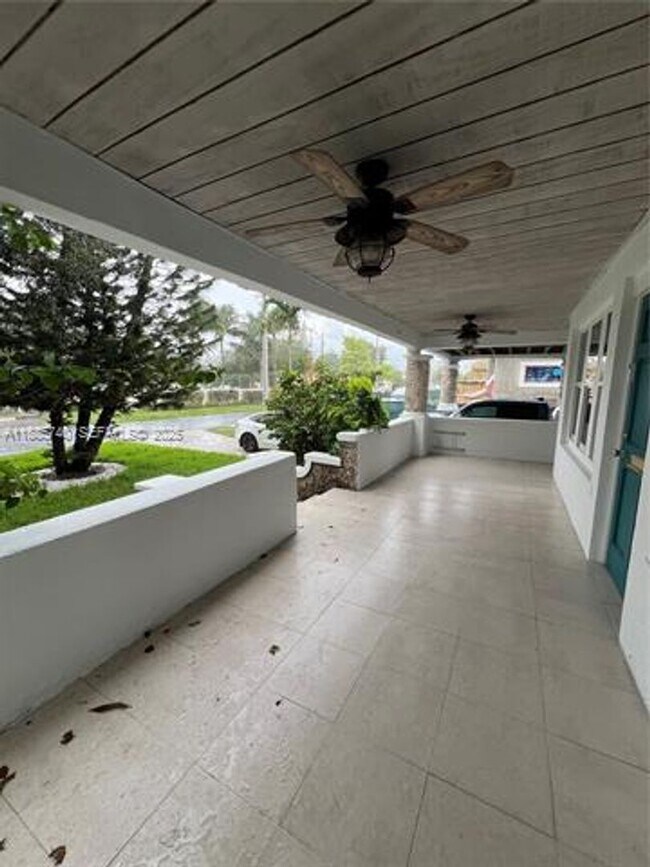 Building Photo - 130 SW 1st Ave