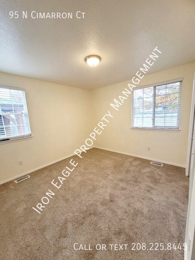 Building Photo - 95 N Cimarron Ct